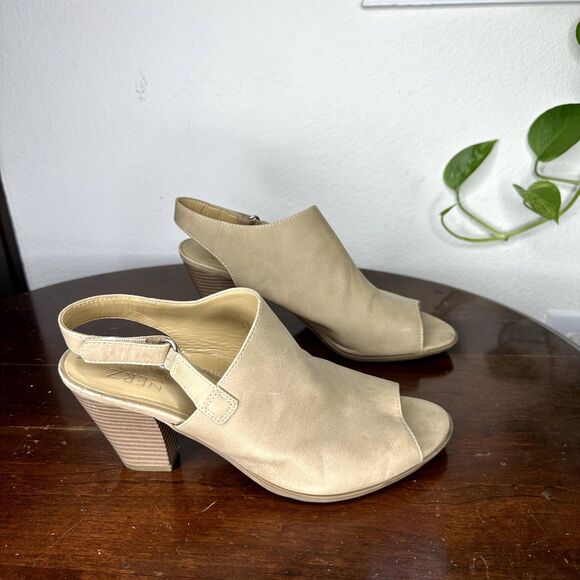 Naturalizer Teagan Slingback Heels Beige Size 9M Peep Toe Sandals Comfort - Picture 4 of 8